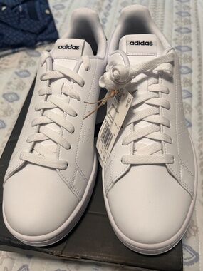 adidas White unisex Advantage Sneakers (women 11/men 9.5)